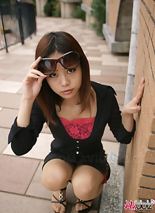 japanese sex pics Fully clothed Japanese girl lifts up, skirt , teen 